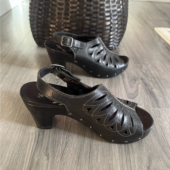 Dansko Black Cutout Women's Sandals Size 8.5 - Picture 9 of 13